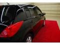 Super Black - Versa 1.8 SL Hatchback Photo No. 7