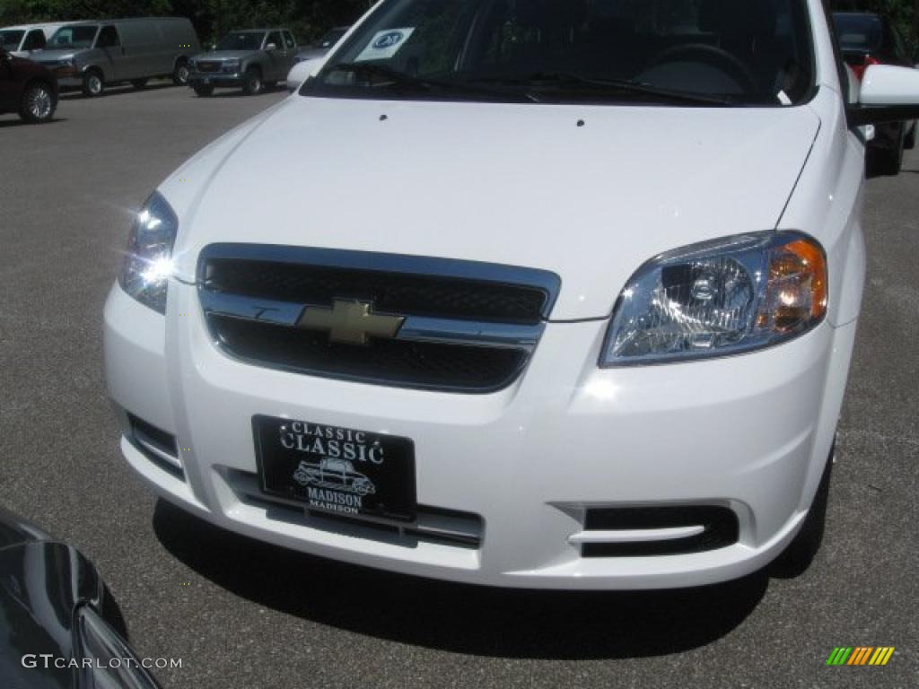 2010 Aveo LT Sedan - Summit White / Charcoal photo #2