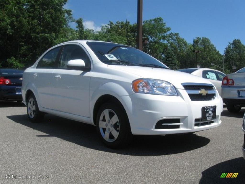 2010 Aveo LT Sedan - Summit White / Charcoal photo #3