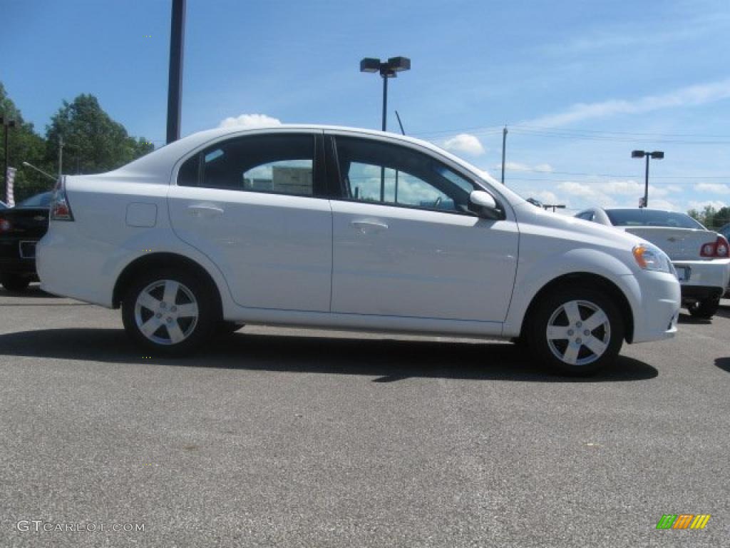 2010 Aveo LT Sedan - Summit White / Charcoal photo #4