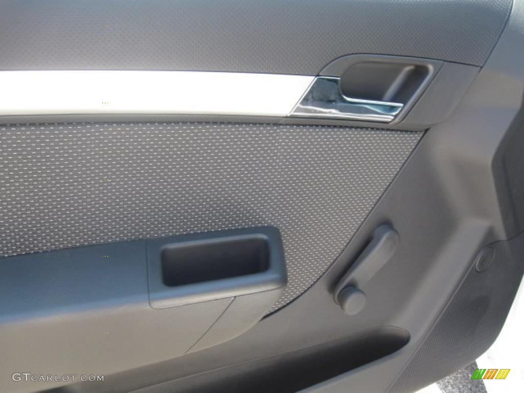 2010 Aveo LT Sedan - Summit White / Charcoal photo #7