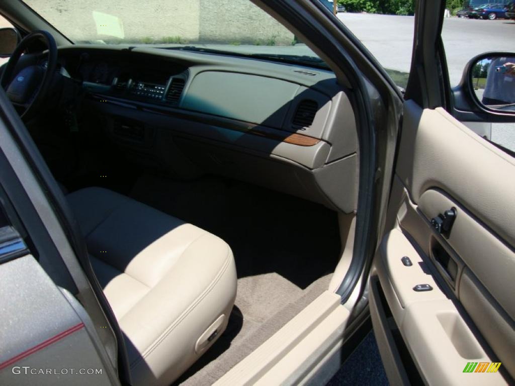 2003 Crown Victoria LX - Arizona Beige Metallic / Medium Parchment photo #19