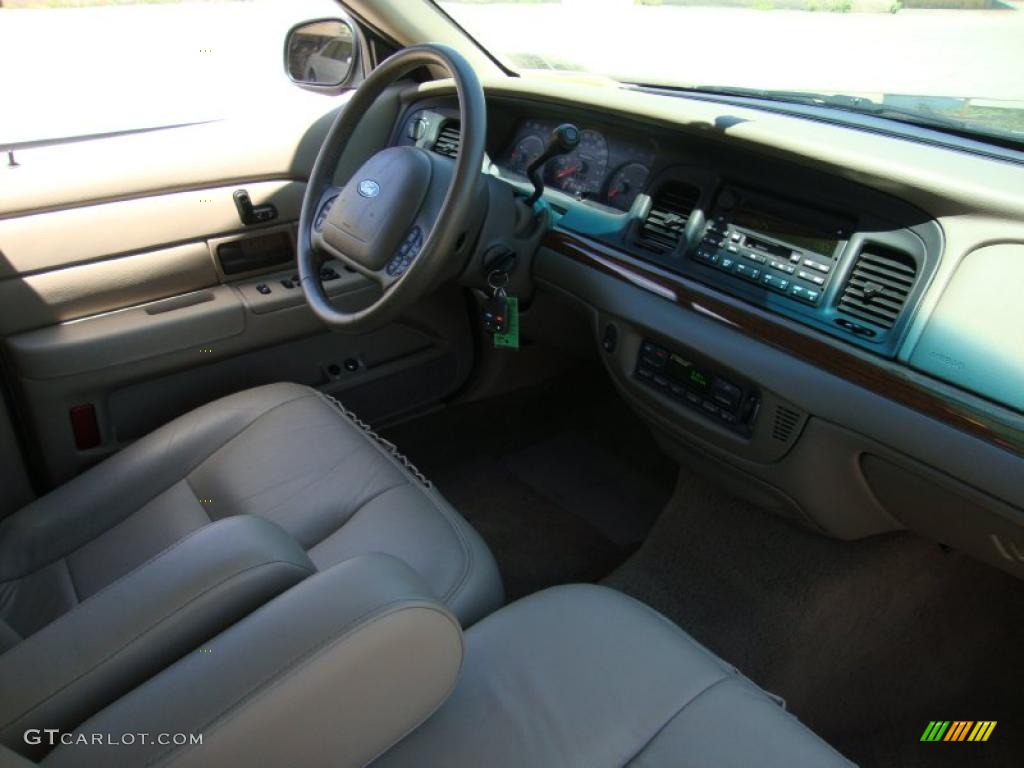 2003 Crown Victoria LX - Arizona Beige Metallic / Medium Parchment photo #20