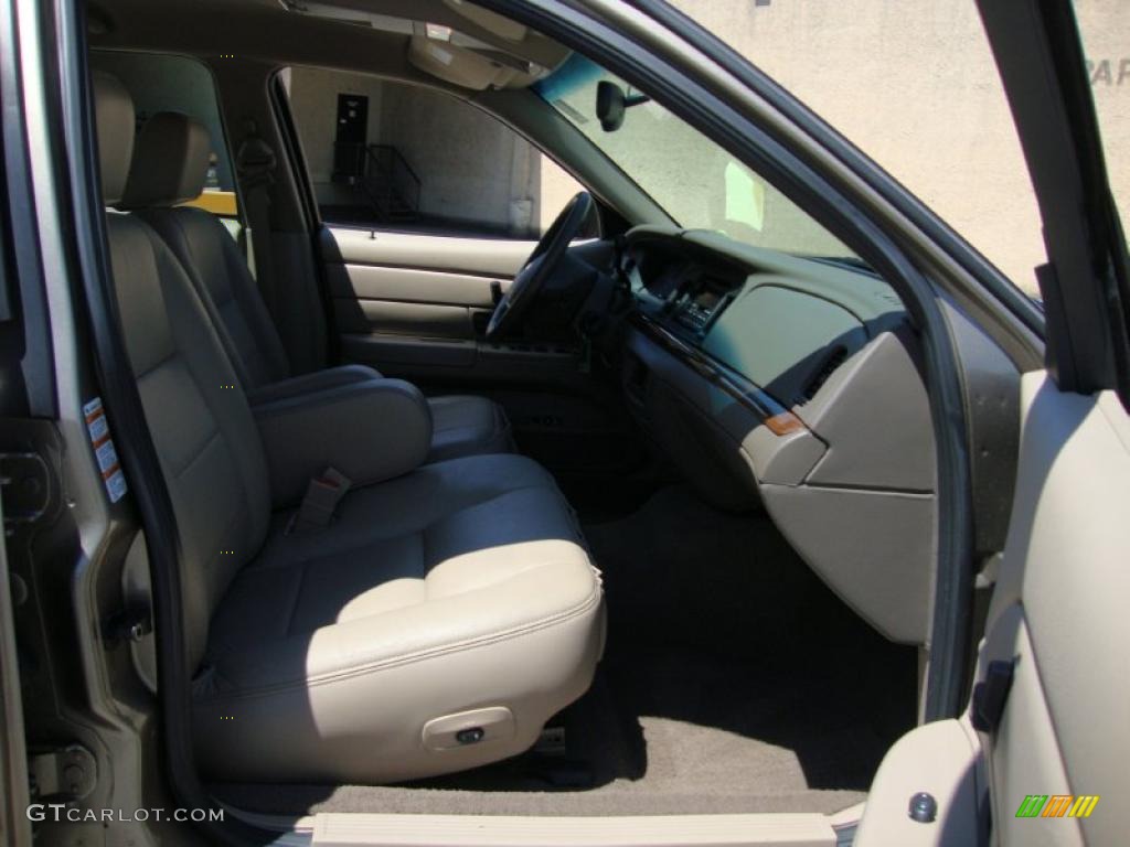 2003 Crown Victoria LX - Arizona Beige Metallic / Medium Parchment photo #21