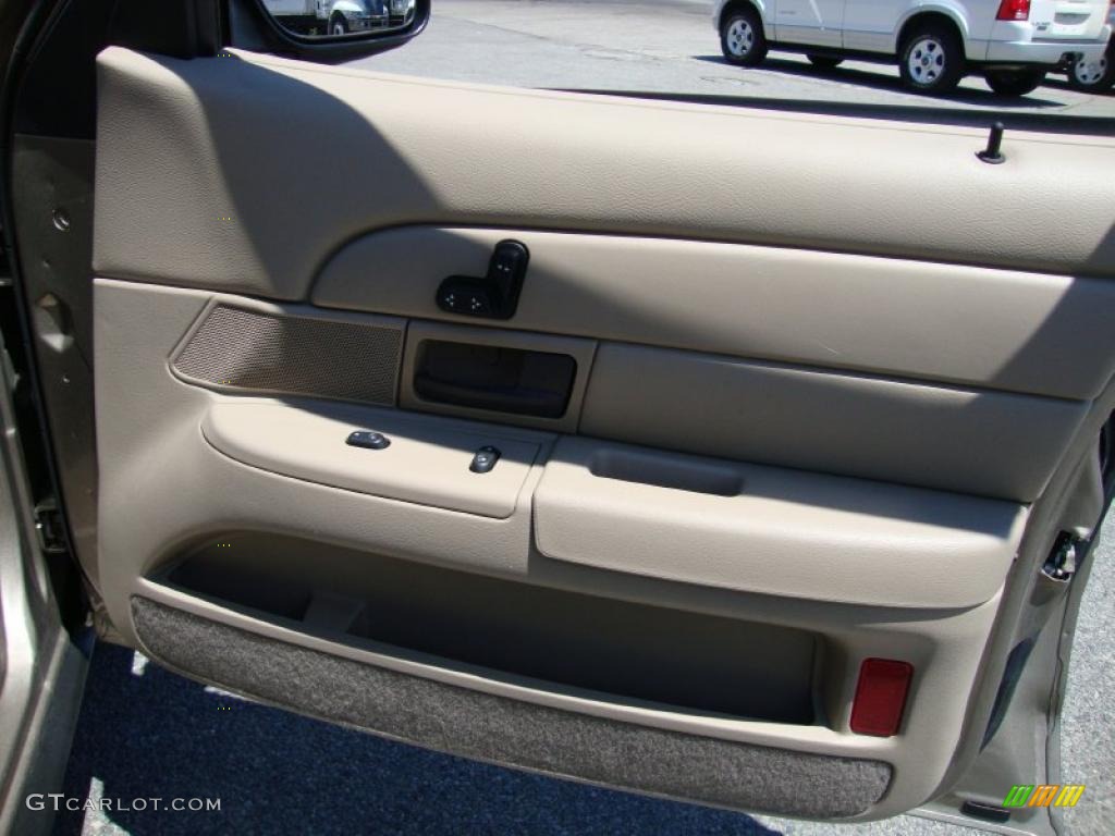2003 Crown Victoria LX - Arizona Beige Metallic / Medium Parchment photo #22