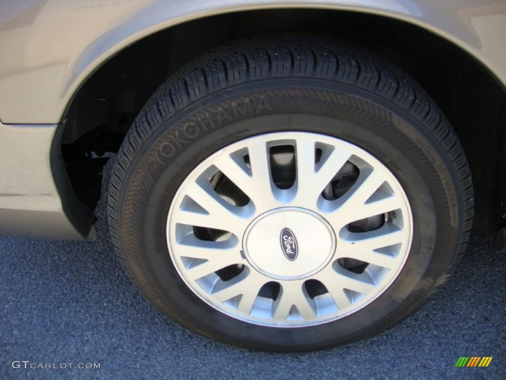 2003 Crown Victoria LX - Arizona Beige Metallic / Medium Parchment photo #42