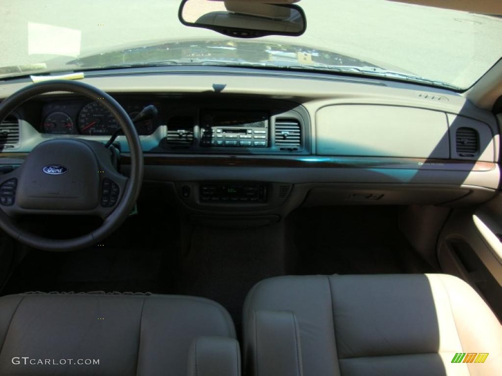2003 Crown Victoria LX - Arizona Beige Metallic / Medium Parchment photo #44