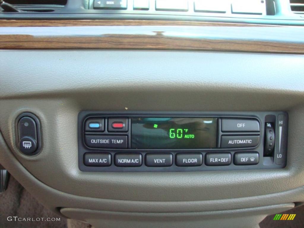 2003 Crown Victoria LX - Arizona Beige Metallic / Medium Parchment photo #48