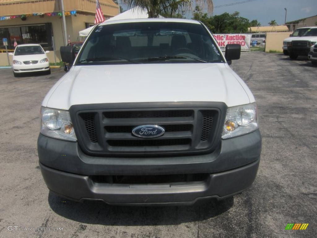 2005 F150 XL Regular Cab - Oxford White / Medium Flint Grey photo #2