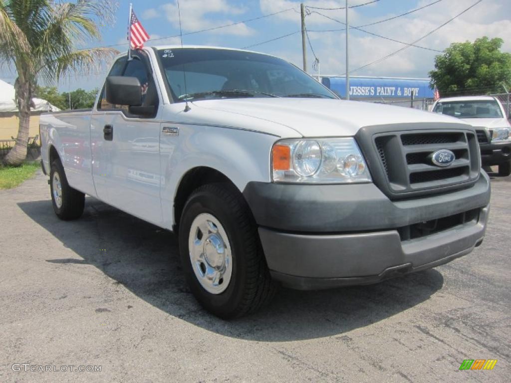 2005 F150 XL Regular Cab - Oxford White / Medium Flint Grey photo #3