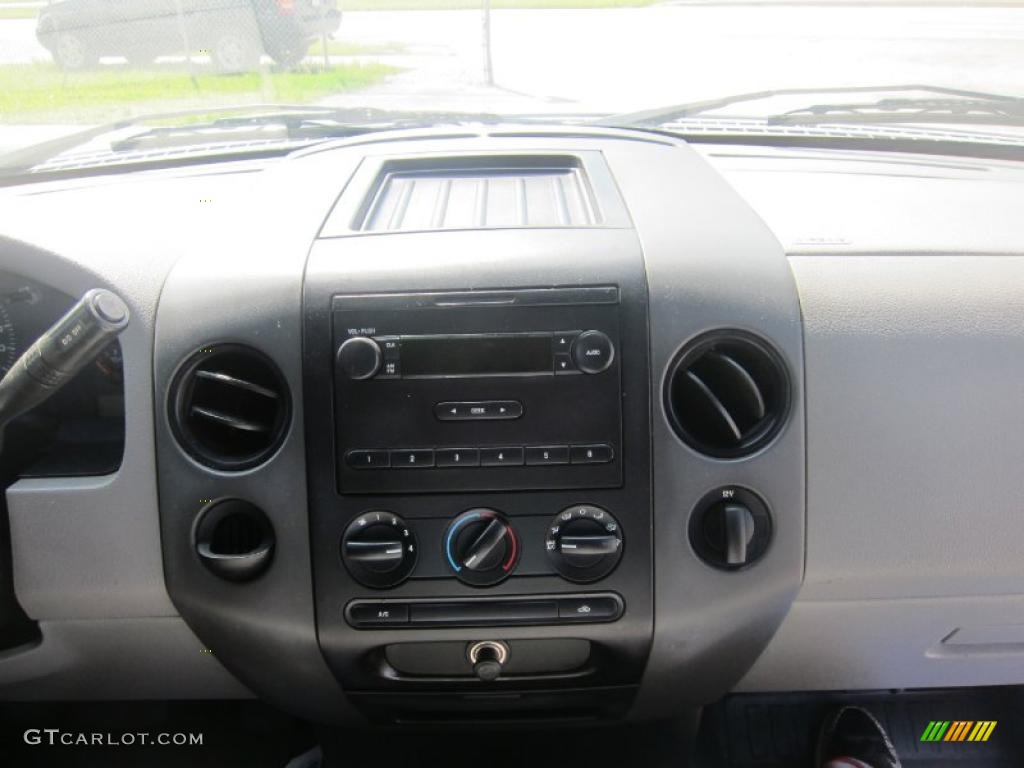 2005 F150 XL Regular Cab - Oxford White / Medium Flint Grey photo #15