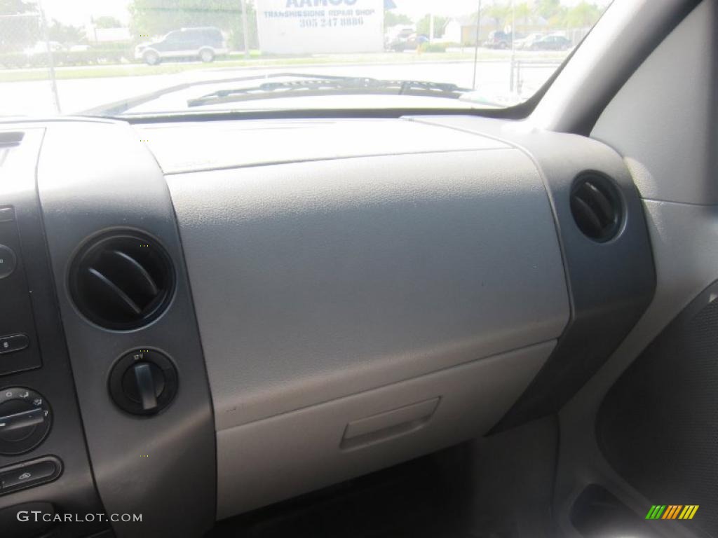 2005 F150 XL Regular Cab - Oxford White / Medium Flint Grey photo #16