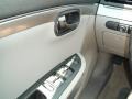 2009 Silver Moss Saturn Aura XE  photo #19