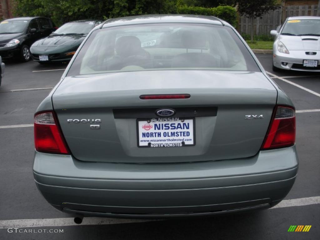 2005 Focus ZX4 SE Sedan - Light Tundra Metallic / Dark Pebble/Light Pebble photo #6