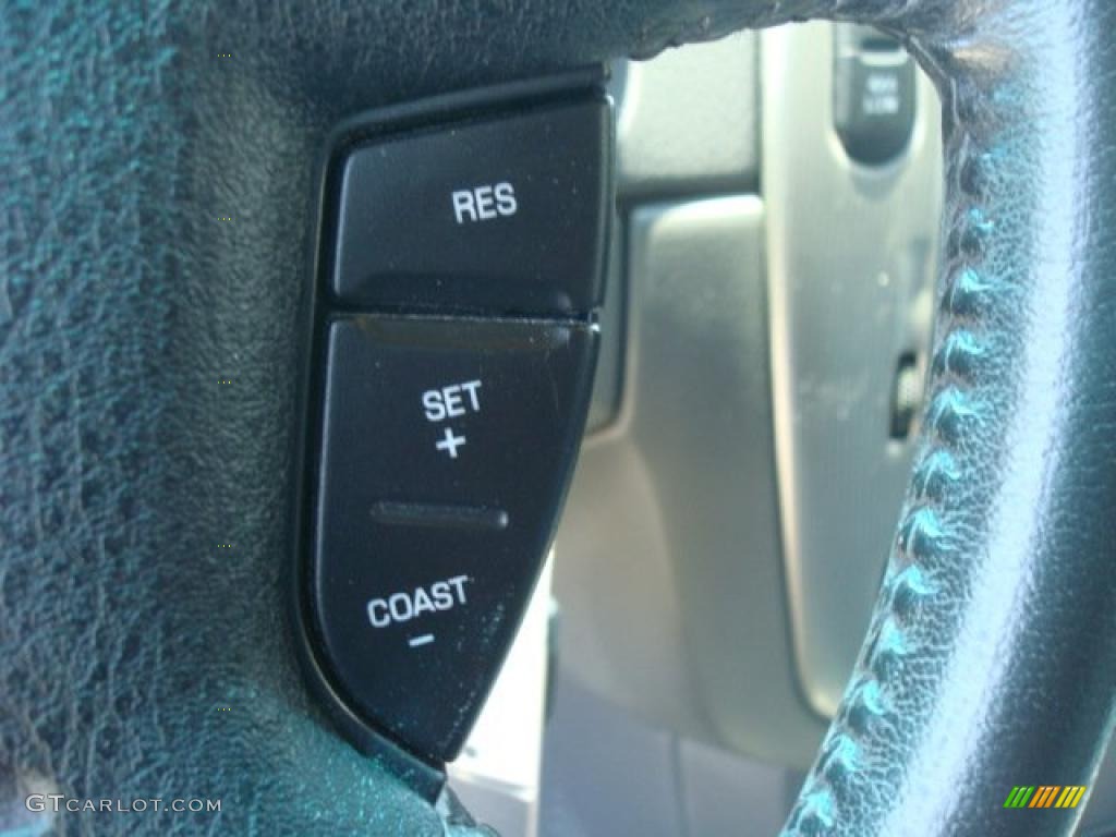 2004 Explorer XLT 4x4 - Medium Wedgewood Blue Metallic / Graphite photo #20