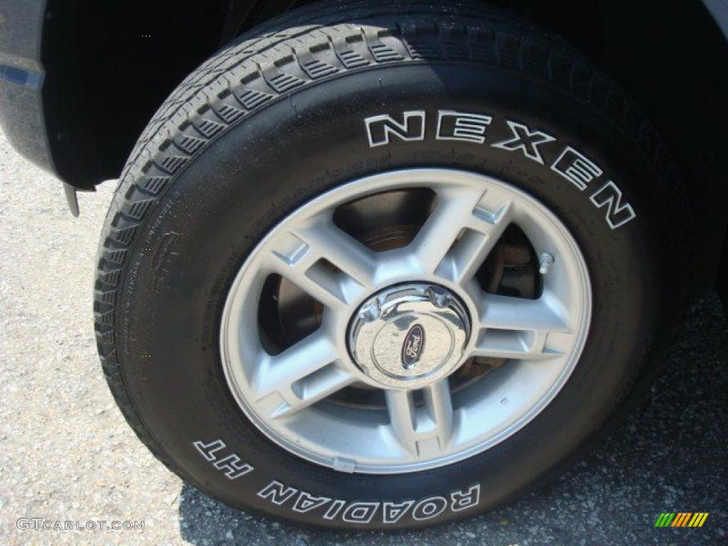 2004 Explorer XLT 4x4 - Medium Wedgewood Blue Metallic / Graphite photo #21