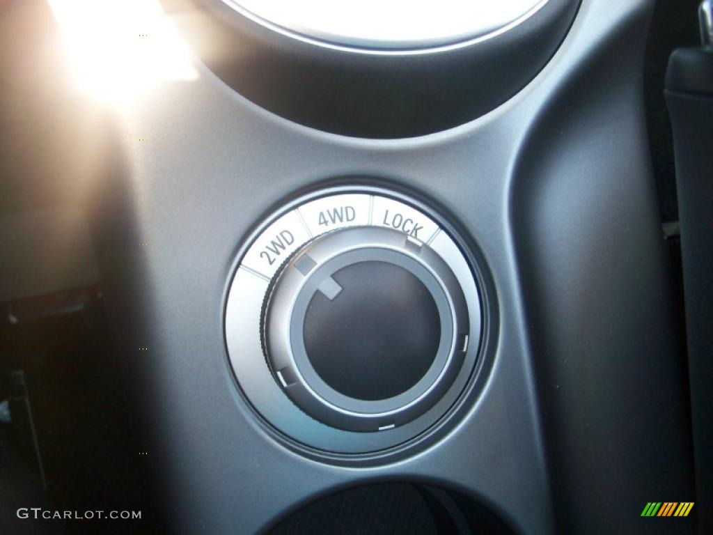 2010 Outlander SE 4WD - Cosmic Blue Metallic / Black photo #7