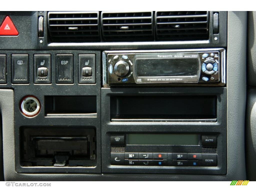 2003 EuroVan GLS - Emerald Green Pearl / Beige photo #16