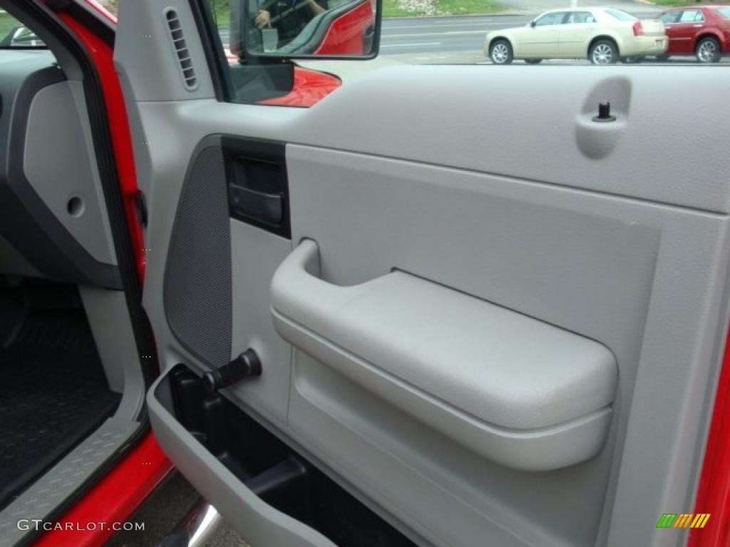 2005 F150 STX SuperCab 4x4 - Bright Red / Medium Flint Grey photo #17
