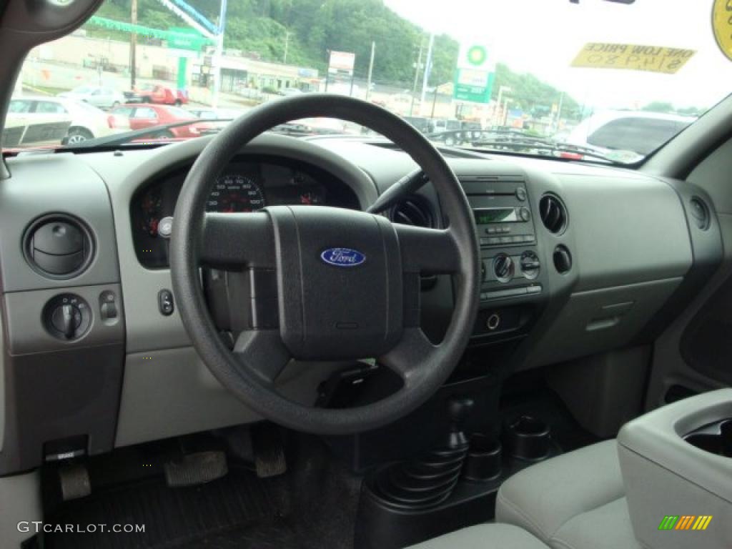 2005 F150 STX SuperCab 4x4 - Bright Red / Medium Flint Grey photo #21