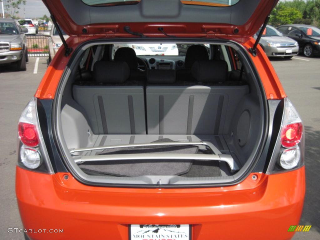 2010 Vibe AWD - Ignition Orange Metallic / Ebony photo #25