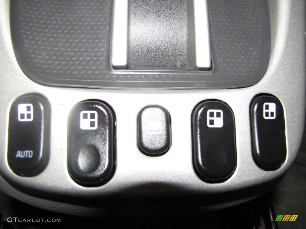 2006 Equinox LS AWD - Black / Light Gray photo #25