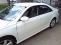 Super White - Camry SE Photo No. 20