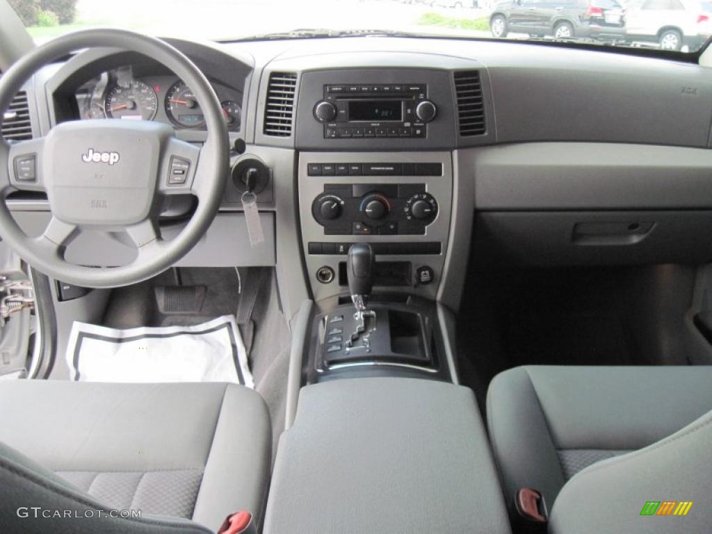 2006 Grand Cherokee Laredo - Bright Silver Metallic / Medium Slate Gray photo #11