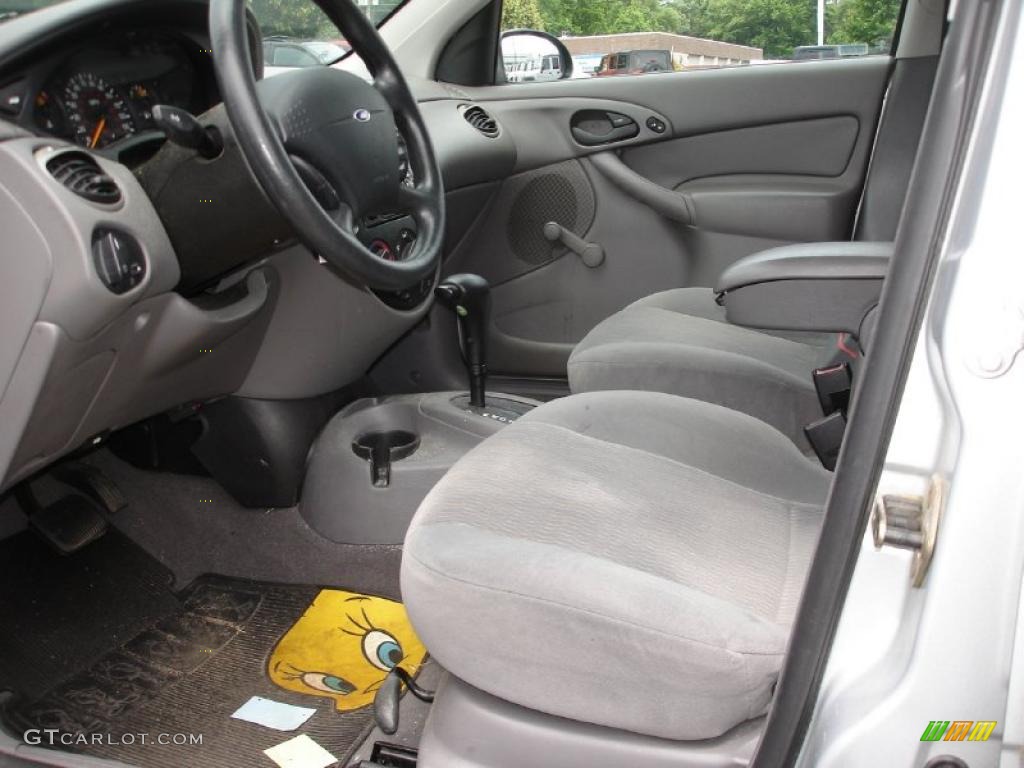 2000 Focus SE Sedan - CD Silver Metallic / Medium Graphite photo #11