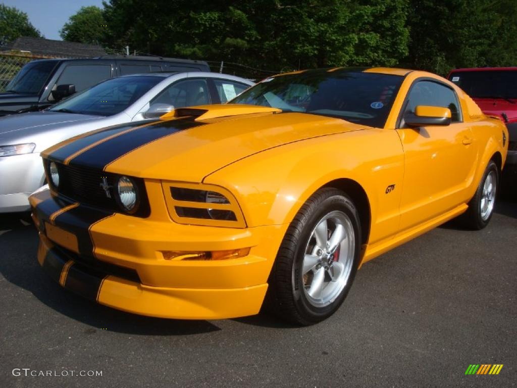 2007 Mustang V6 Deluxe Coupe - Grabber Orange / Dark Charcoal photo #1