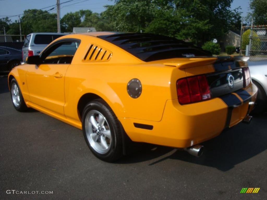 2007 Mustang V6 Deluxe Coupe - Grabber Orange / Dark Charcoal photo #4