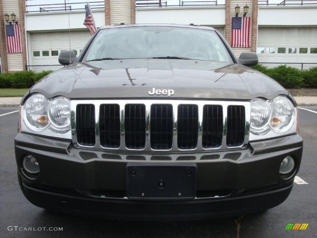 2006 Grand Cherokee Limited 4x4 - Dark Khaki Pearl / Dark Khaki/Light Graystone photo #2