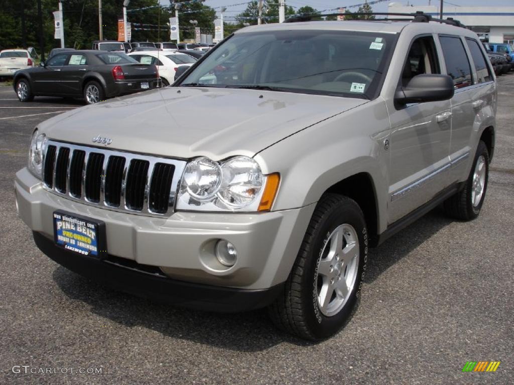 2007 Grand Cherokee Limited 4x4 - Light Graystone Pearl / Dark Khaki/Light Graystone photo #1