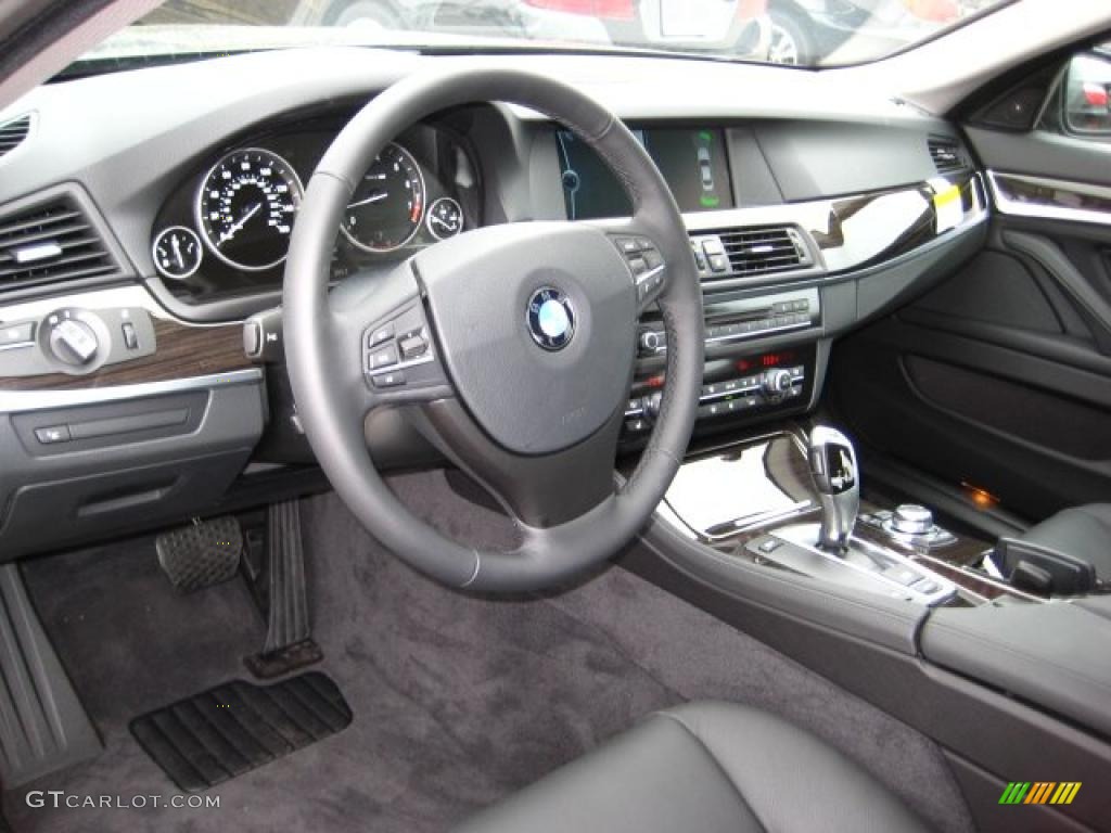 2011 5 Series 550i Sedan - Black Sapphire Metallic / Black photo #9