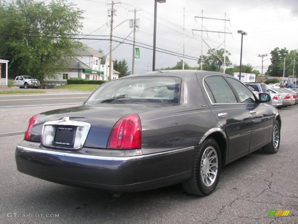 2001 Town Car Signature - Midnight Grey / Light Graphite photo #4