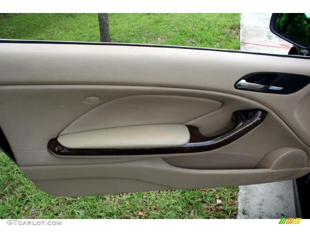 2001 3 Series 325i Convertible - Jet Black / Sand photo #35