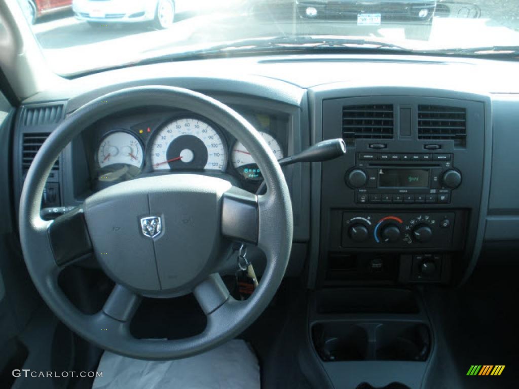 2007 Dakota ST Quad Cab 4x4 - Inferno Red Crystal Pearl / Medium Slate Gray photo #4
