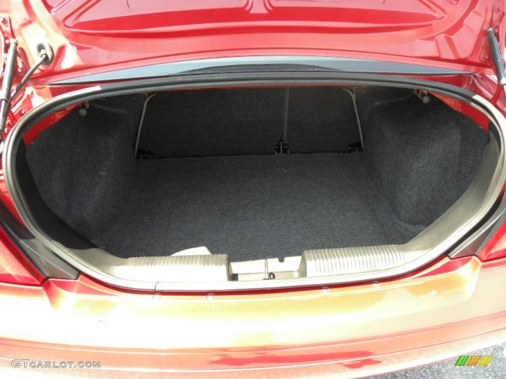 2005 Focus ZX4 SE Sedan - Sangria Red Metallic / Dark Flint/Light Flint photo #14