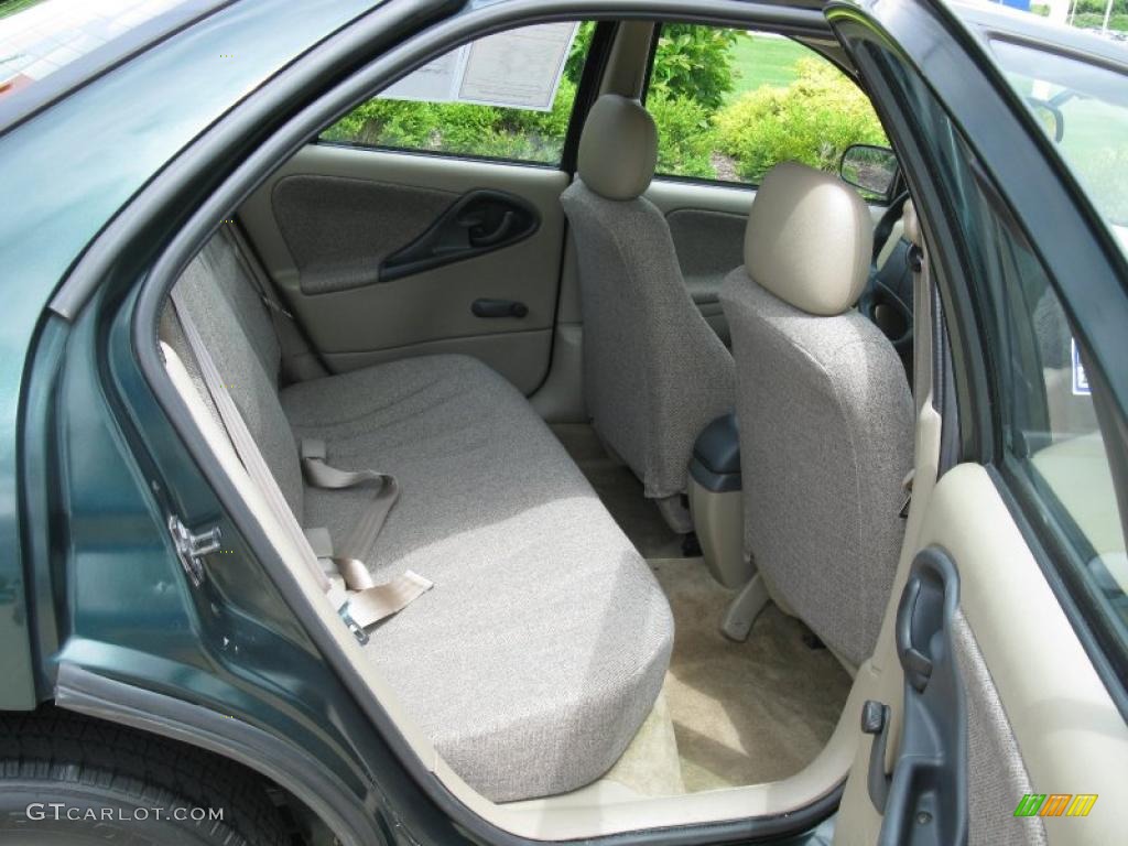 2002 Cavalier Sedan - Forest Green Metallic / Neutral photo #22