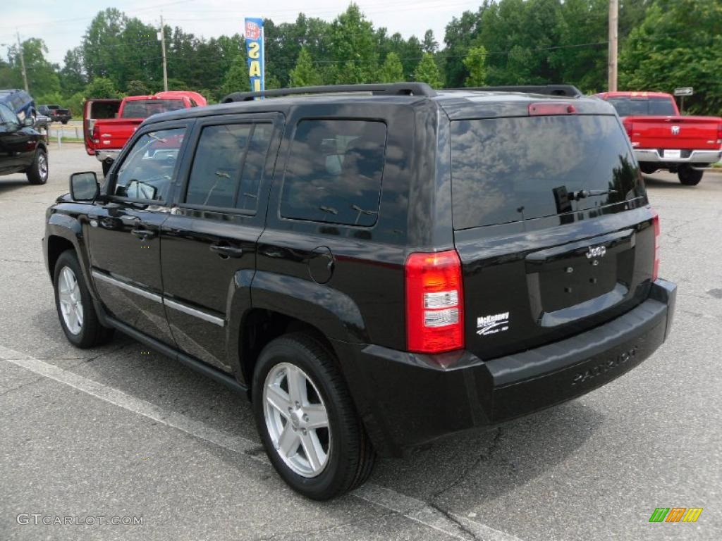 2010 Patriot Latitude - Brilliant Black Crystal Pearl / Dark Slate Gray photo #2