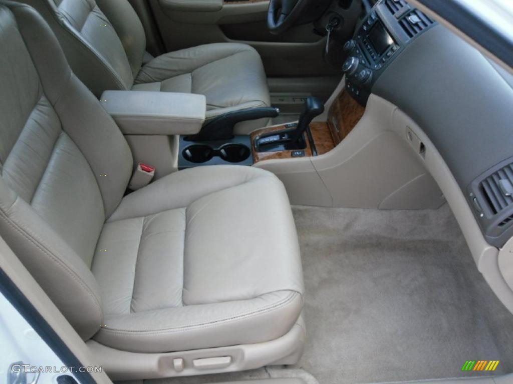 2003 Accord EX V6 Sedan - Taffeta White / Ivory photo #19