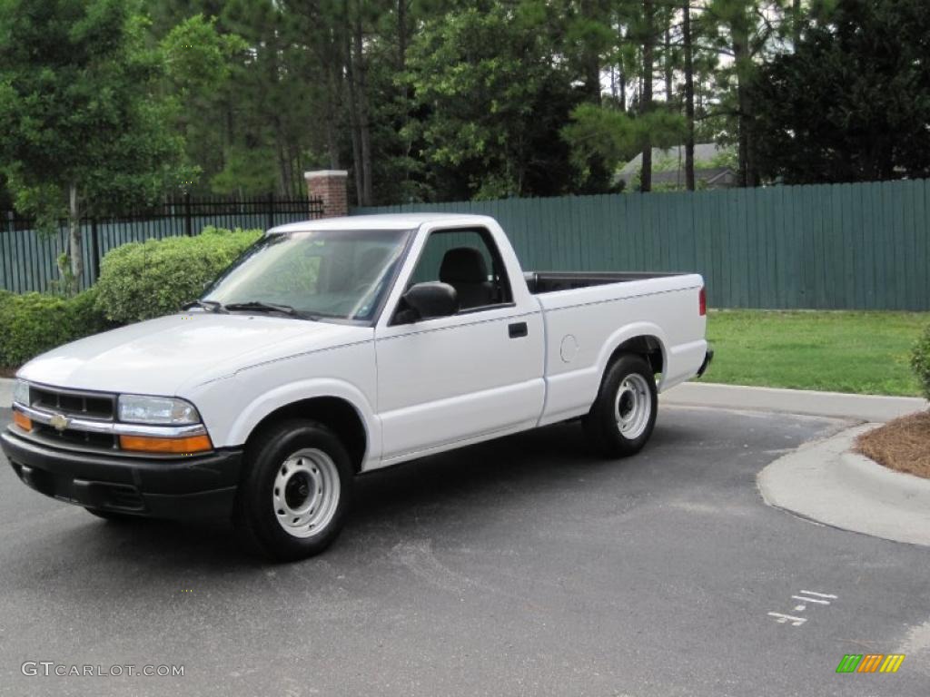 2003 S10 Regular Cab - Summit White / Graphite photo #1