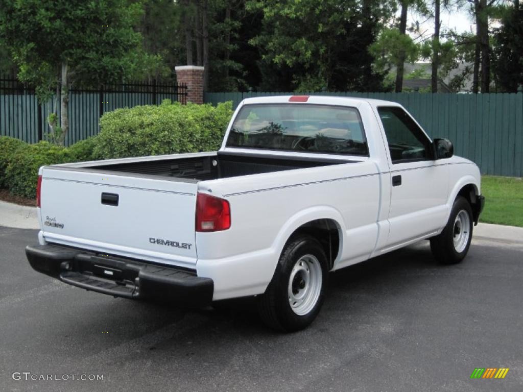 2003 S10 Regular Cab - Summit White / Graphite photo #6