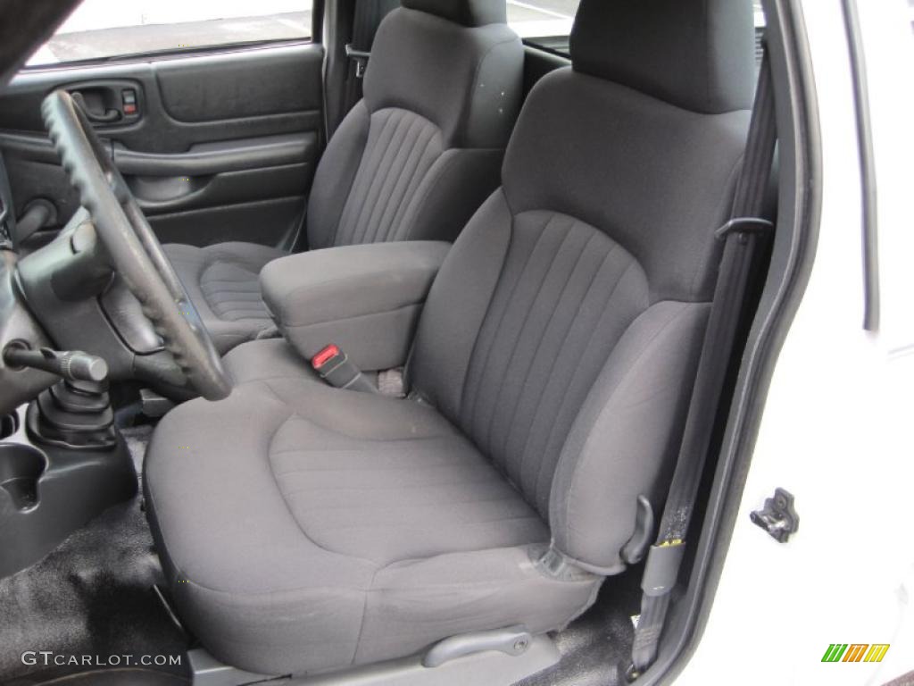 2003 S10 Regular Cab - Summit White / Graphite photo #10