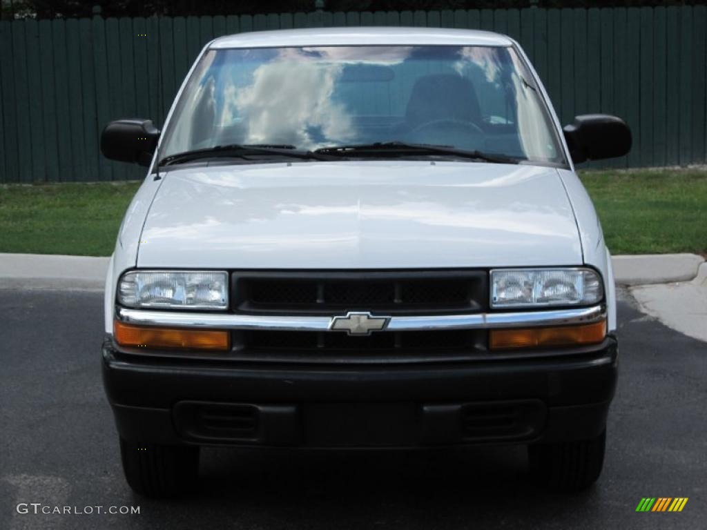 2003 S10 Regular Cab - Summit White / Graphite photo #11