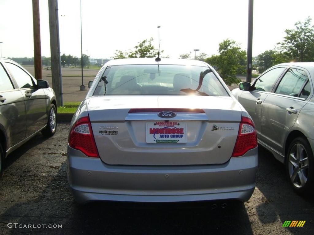 2010 Fusion Hybrid - Brilliant Silver Metallic / Charcoal Black photo #4