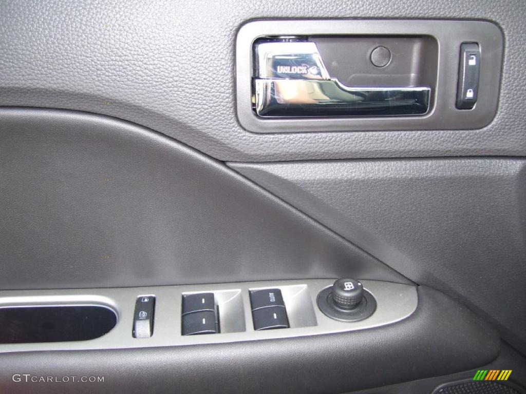 2010 Fusion Hybrid - Brilliant Silver Metallic / Charcoal Black photo #16