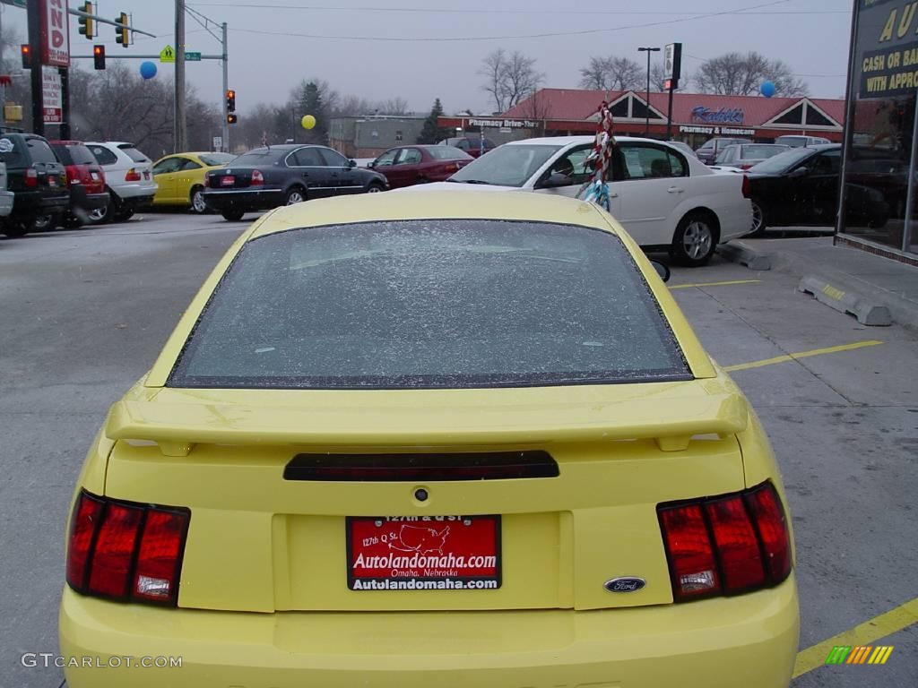 2002 Mustang V6 Coupe - Zinc Yellow / Dark Charcoal photo #11