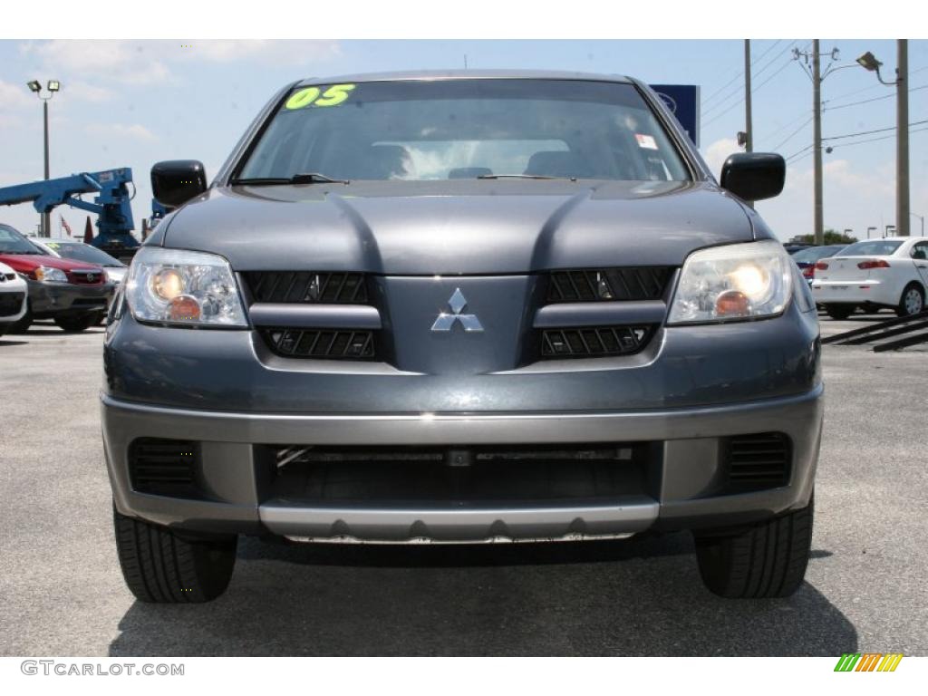 2005 Outlander LS - Graphite Gray / Charcoal photo #3