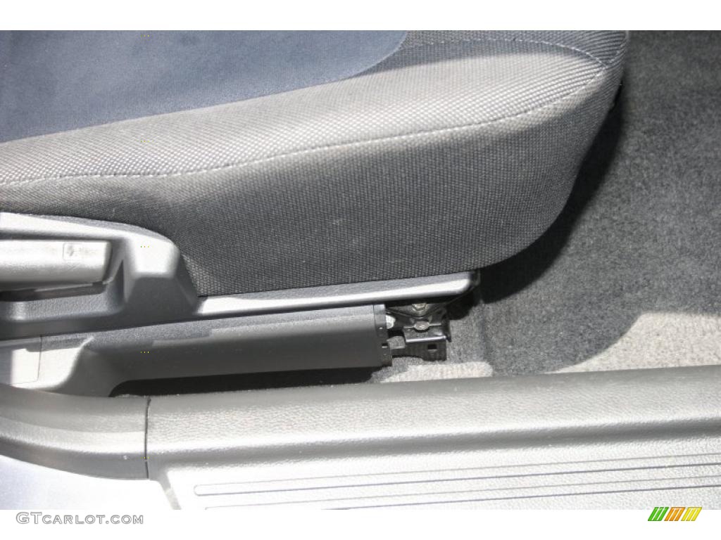 2005 Outlander LS - Graphite Gray / Charcoal photo #32